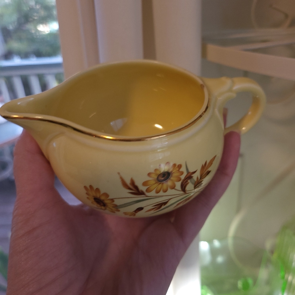 Vintage Sunflower Creamer - Picture 2 of 10